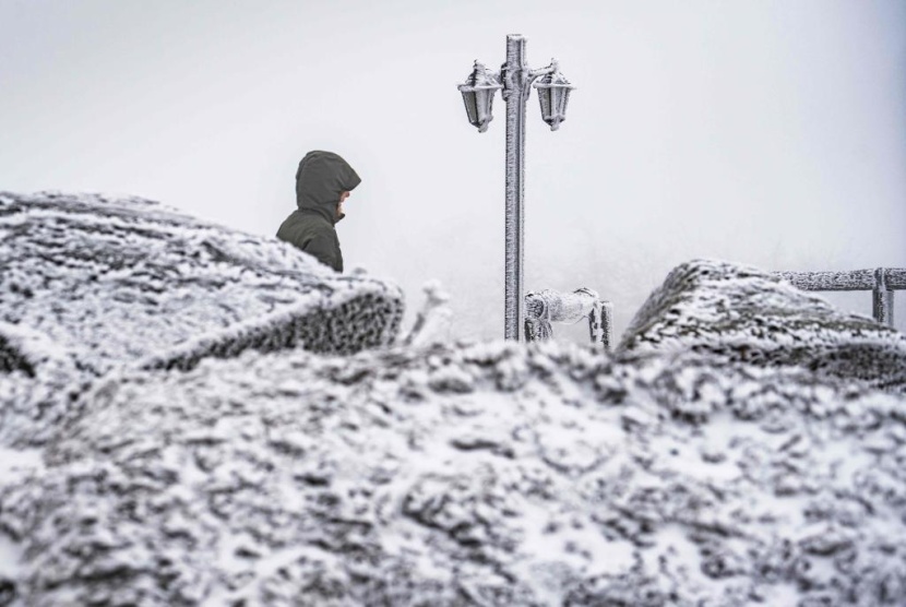 الثلوج الكثيفة تغطي القارة العجوز