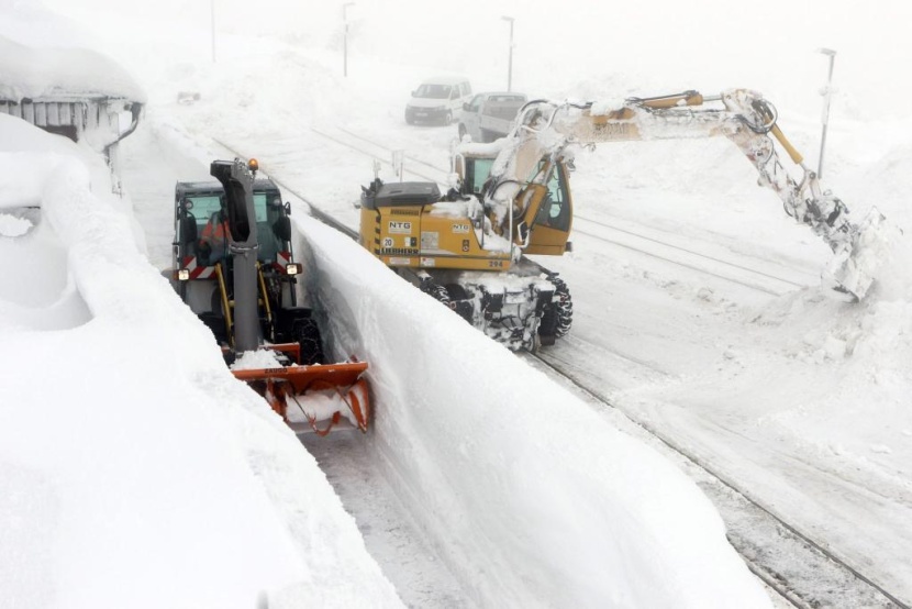 الثلوج الكثيفة تغطي القارة العجوز