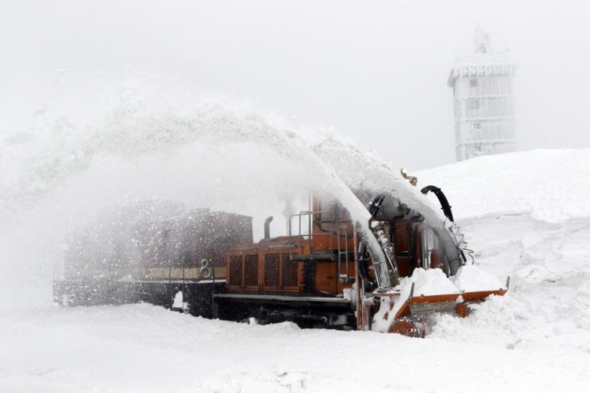 الثلوج الكثيفة تغطي القارة العجوز