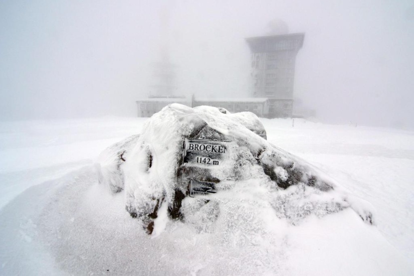 الثلوج الكثيفة تغطي القارة العجوز
