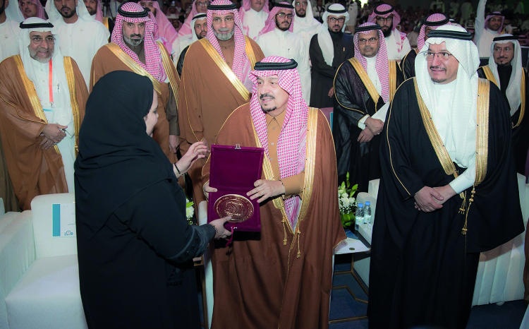 أمير الرياض يتوج 27 موهبة فازت بجوائز «إبداع 2019»