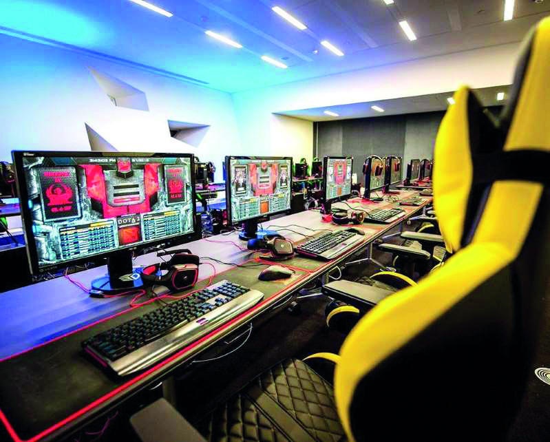 الرياضات الإلكترونية .. اقتصاد جديد يدعم الدخل الرياضي والتقني