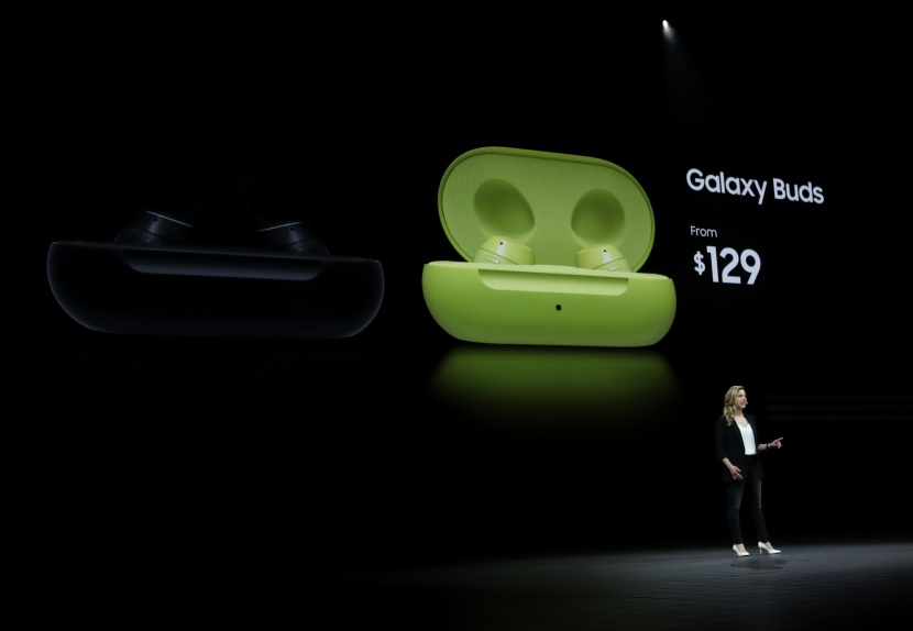 سامسونج تكشف عن هاتف بشاشة قابلة للطي بسعر يقارب الألفي دولار