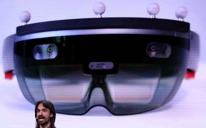 "مايكروسوفت" تعود للسباق التقني وتطلق نظارة خارقة بمواصفات مذهلة 