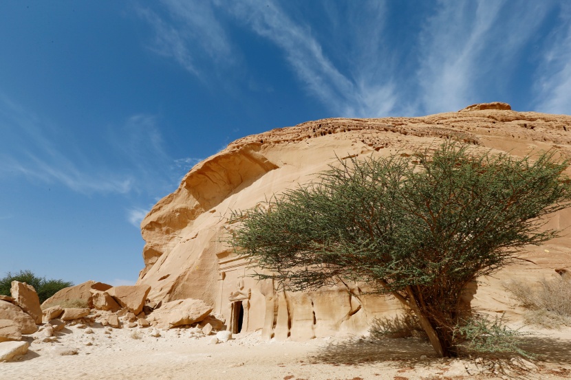 العلا.. تلاقي عراقة التاريخ بجمال الطبيعة