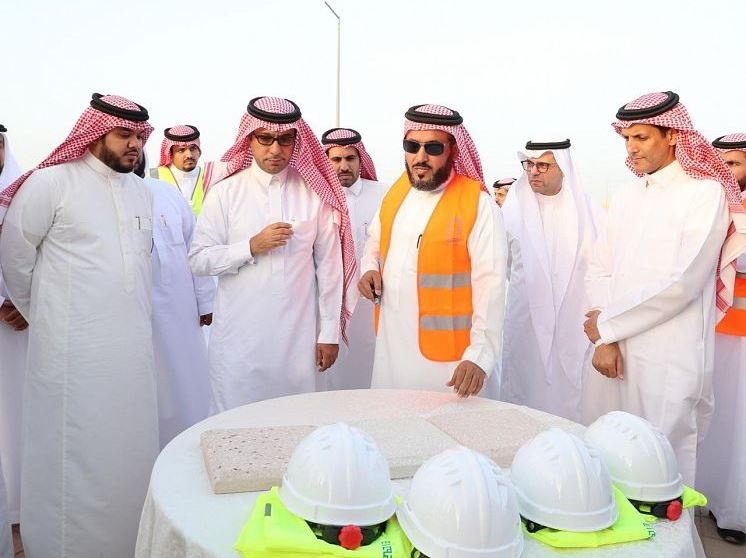 وزير الإسكان يتفقد مشروعات جدة ويشدد على سرعة الإنجاز