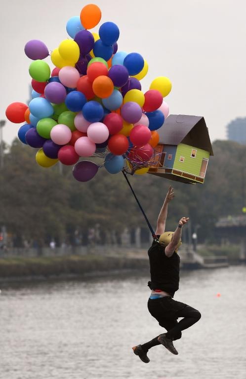 الرجل الطائر