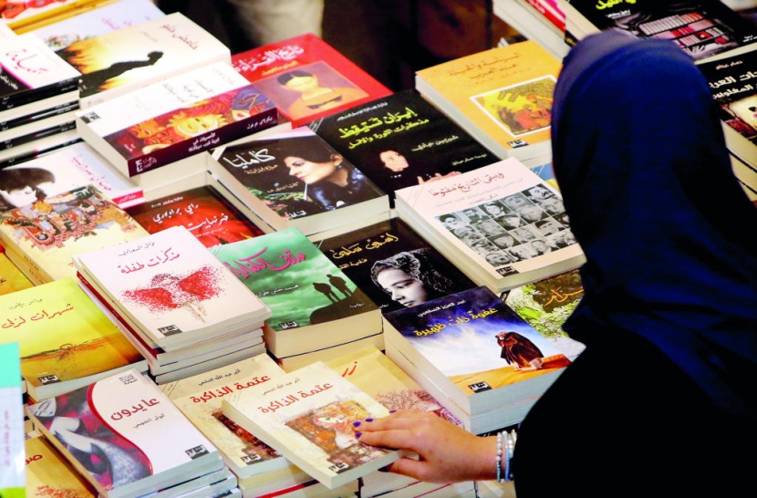 معرض الكتاب يثقف الأطفال بالادخار في «الحصالة» ويستحضر غازي القصيبي