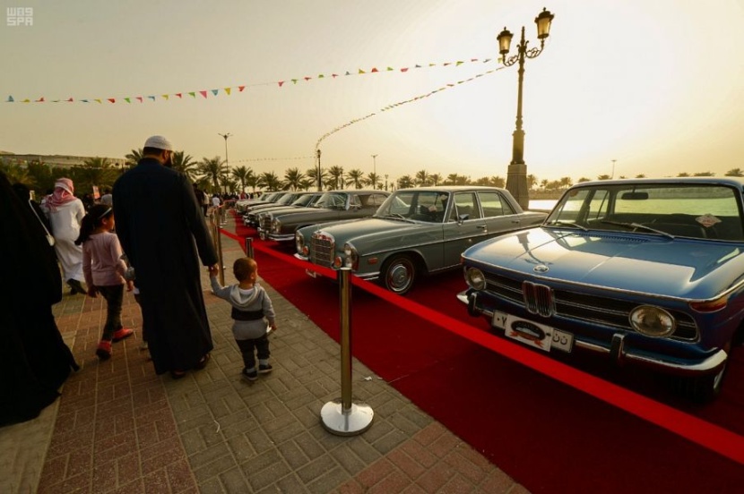 200 مركبة كلاسيكية تجتمع في كورنيش الدمام