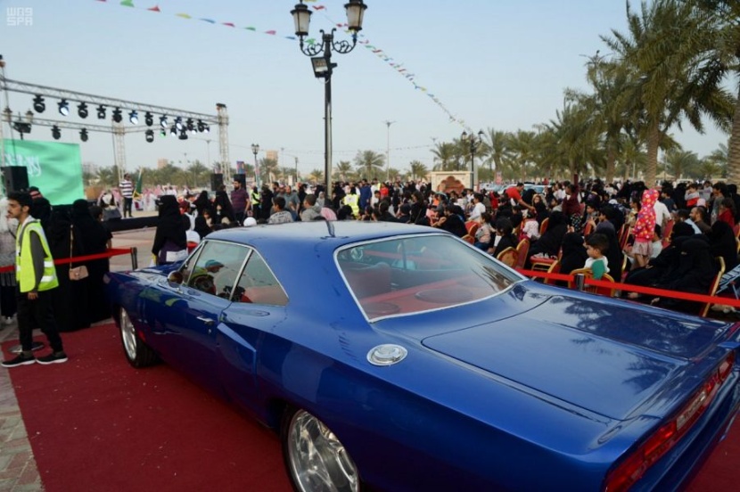200 مركبة كلاسيكية تجتمع في كورنيش الدمام