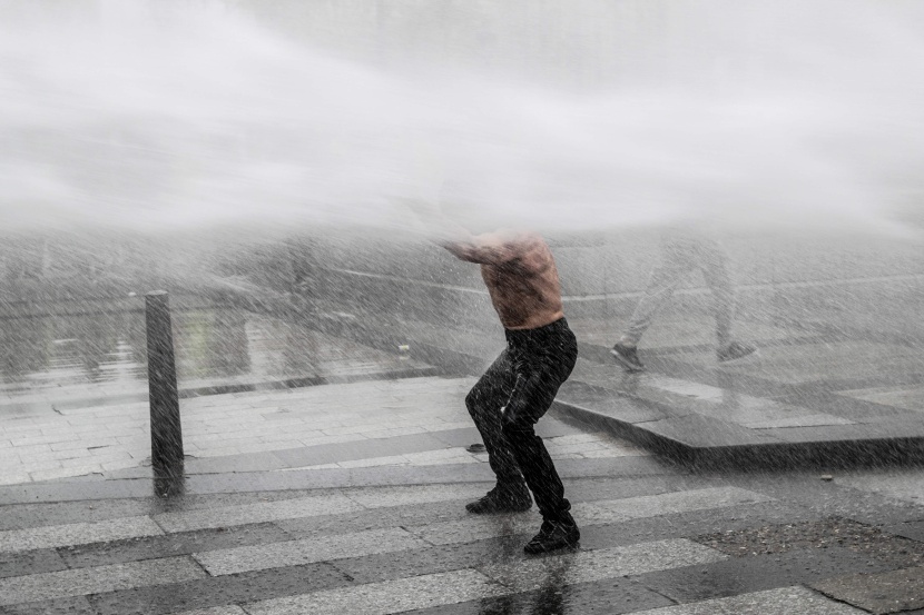 فرنسا.. اشتباكات بين الشرطة ومحتجي "السترات الصفراء" .