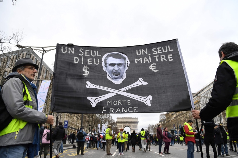 فرنسا.. اشتباكات بين الشرطة ومحتجي "السترات الصفراء" .