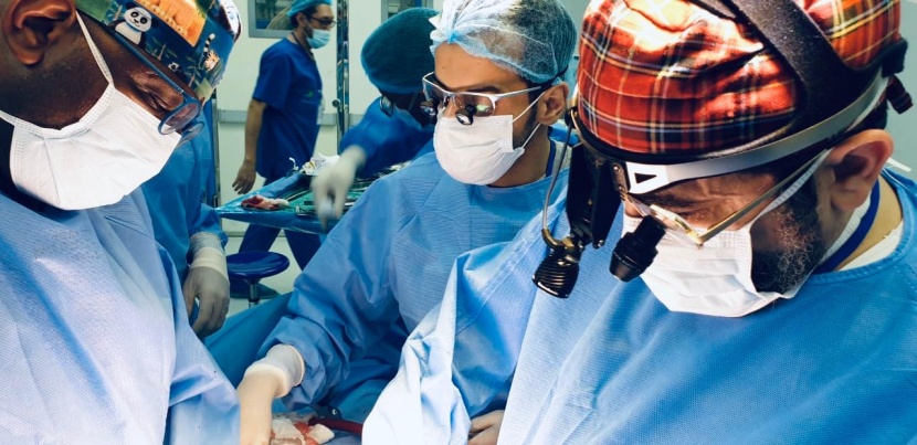 عبر جراحة طبية عاجلة.. فريق منظمة البلسم الدولية ينقذ حياة يمني في المكلا 