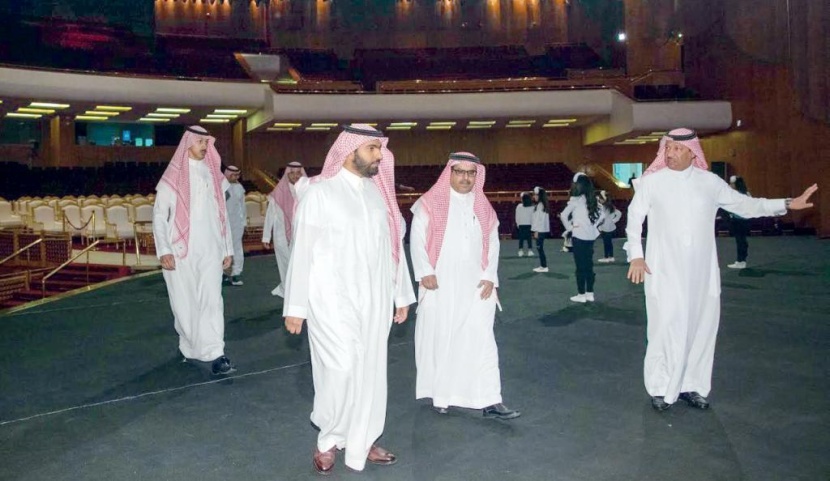 وزير الثقافة: اختيار مركز الملك فهد مقرا للفرقتين الوطنيتين للمسرح وللموسيقى
