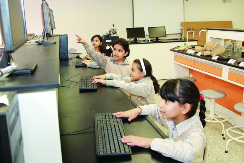 «العلاج بالفن والأمن السيبراني والاقتصاد الإبداعي» .. مواضيع جديدة للطالبات في أولمبياد الرسم التشكيلي