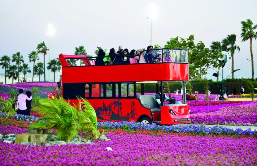 200 ألف زائر لمهرجان الزهور
خلال 5 أيام