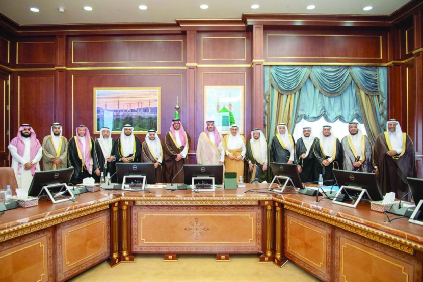 أمير المدينة المنورة يؤكد أهمية تطوير مراكز الأحياء