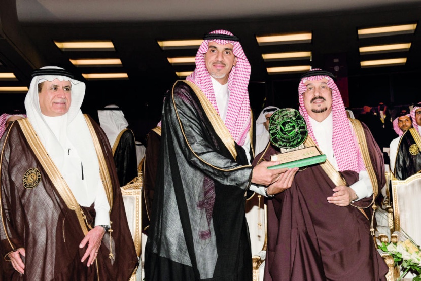 «العربي الوطني» يدعم فعاليات الخريج والوظيفة الـ23