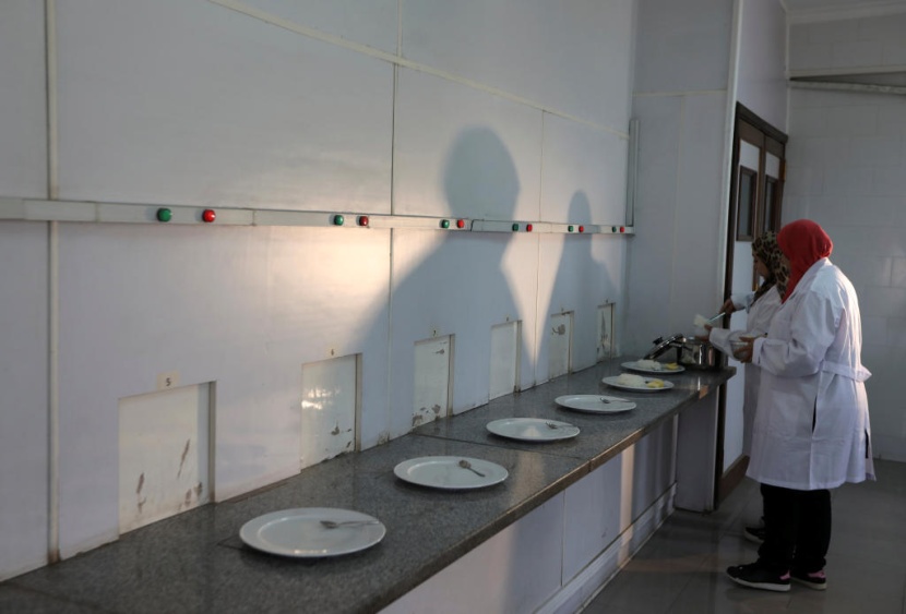 في مصر.. عينات الأرز المستورد تخضع لاختبارات الطهي والتذوق في المطبخ