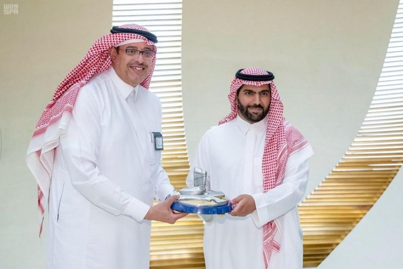وزير الثقافة يزور مركز الملك عبدالعزيز الثقافي بالمنطقة الشرقية