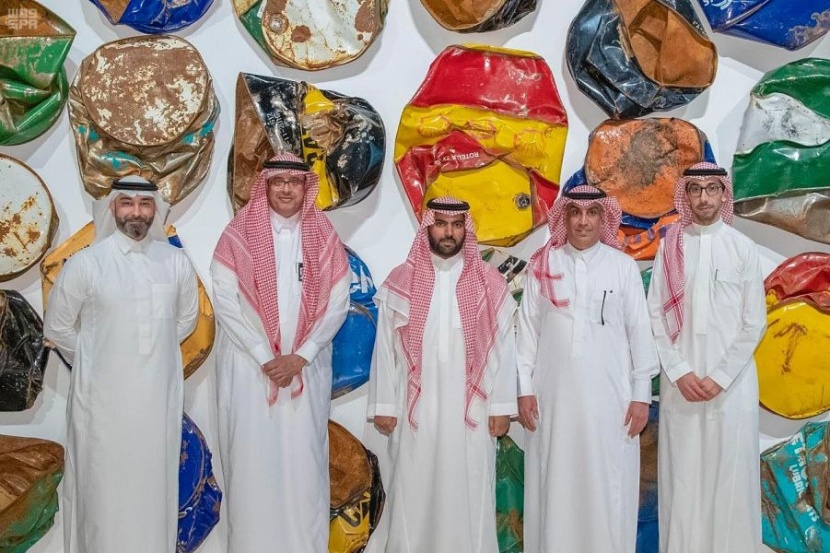 وزير الثقافة يزور مركز الملك عبدالعزيز الثقافي بالمنطقة الشرقية