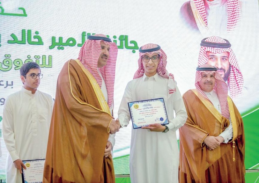 فيصل بن سلمان يكرم 69  متميزا بجائزة خالد السديري للتفوق العلمي
