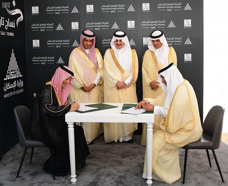 أمير الشرقية يسلم الدفعة الأولى من الوحدات السكنية في مشروع "نساج تاون"