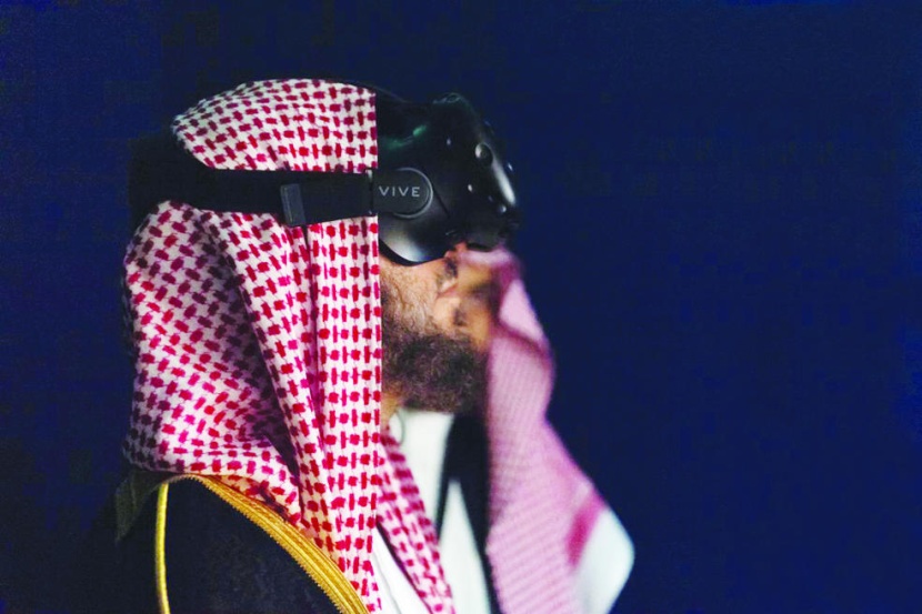 الشيخ الشثري يزور معرض «مدن دمرها الإرهاب»