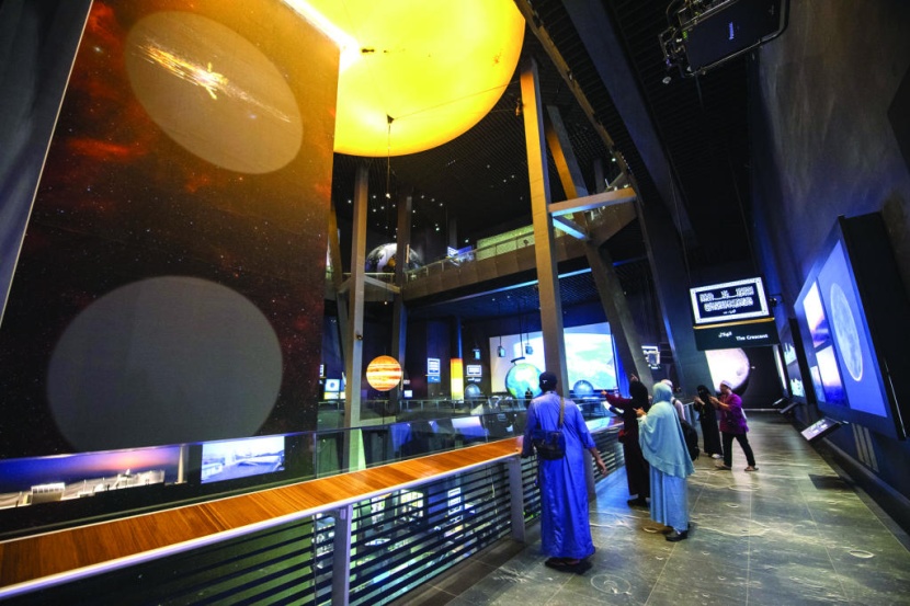 متحف برج الساعة يأخذ زائريه في رحلة كونية