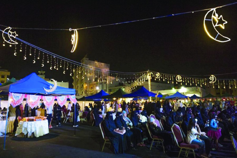 "فوانيس باحتنا" يواصل عروضه الفنية وسط إقبال الجماهير