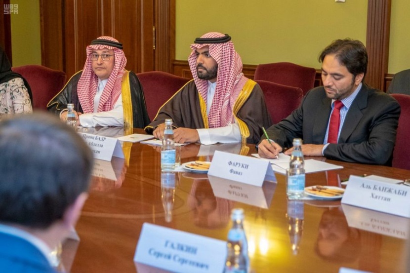 وزير الثقافة يبحث تعزيز العلاقات الثقافية مع نائب رئيس الوزراء ووزير الثقافة الروسيين 