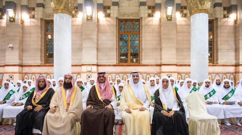 أمير المدينة المنورة يرعى حفل تخريج 290 حافظا وحافظة للقرآن الكريم