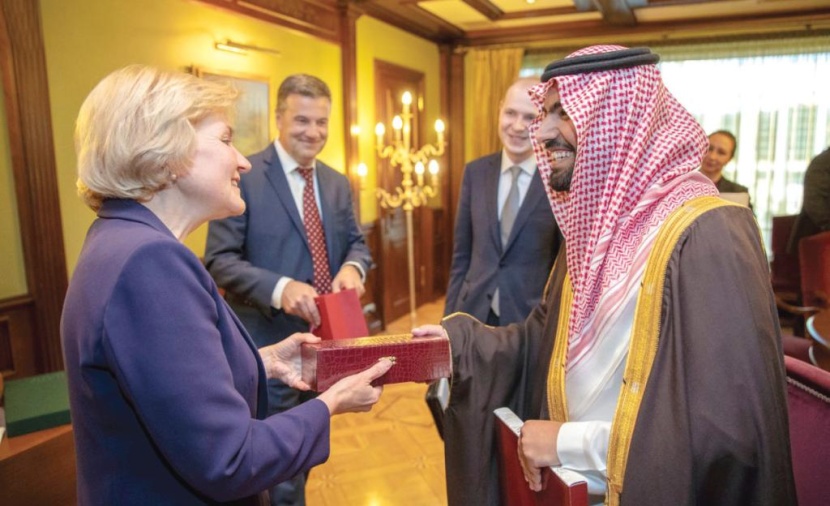 وزير الثقافة يلتقي نائب رئيس الوزراء ووزير الثقافة الروسيين