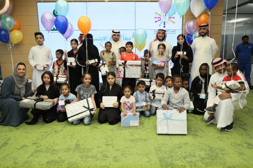منسوبو الهيئة العامة للترفيه يعايدون أطفال جمعية إنسان