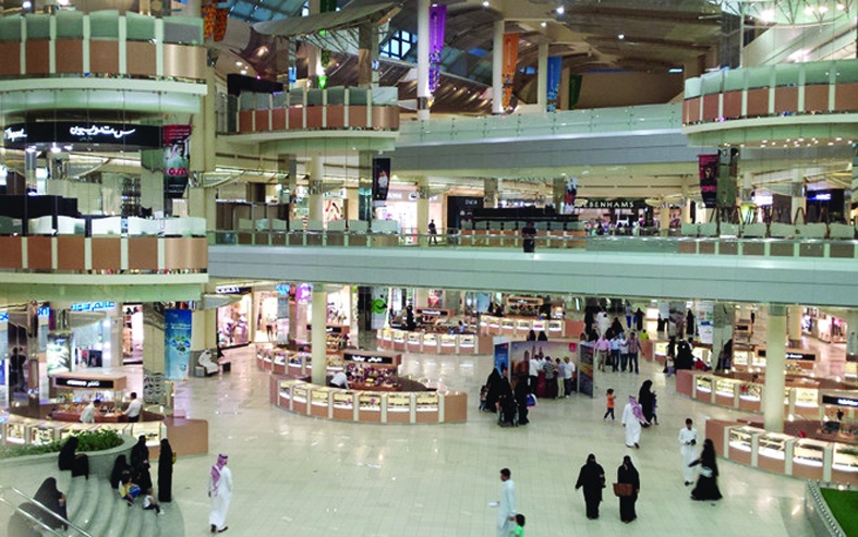 التسوق فجرا.. عادة سنوية يفضلها السعوديون للبعد عن زحام المساء