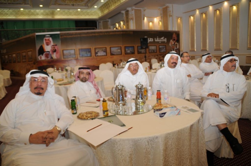 مؤسسة حجاج الدول العربية تناقش خطوات مشروع التحول لشركة مع شريحة من المطوفين