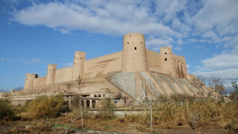 قلعة غزنين تودع أقدم أبراجها الأثرية في حادث انهيار أليم .. عمره 2000 عام
