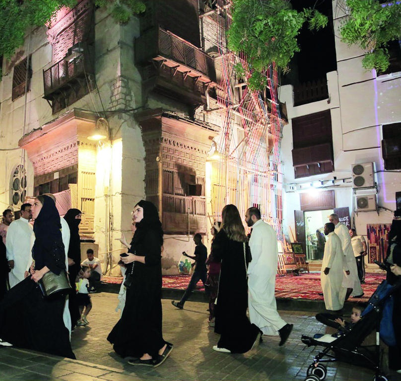 الشباب السعودي يدير 157 مشروعا للمأكولات في «موسم جدة»