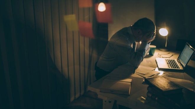 العمل لساعات طويلة "مرتبط بخطر الإصابة بالسكتة الدماغية"