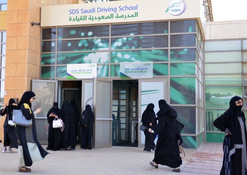 مرور عام على السماح للمرأة في السعودية بقيادة السيارة