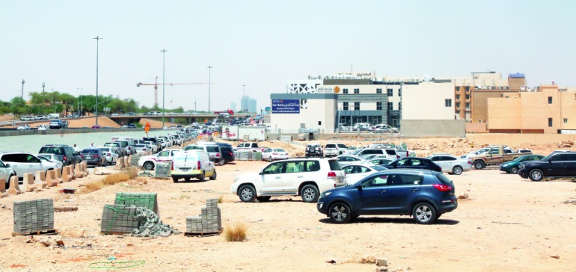 الرياض: ازدحام مروري وسوق سوداء للمواعيد تستقبل طلاب التأشيرات في المركز الموحد الجديد