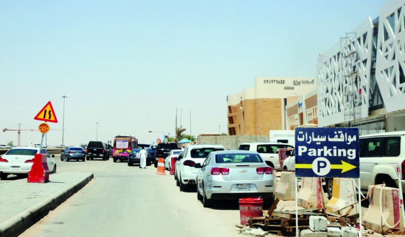 الرياض: ازدحام مروري وسوق سوداء للمواعيد تستقبل طلاب التأشيرات في المركز الموحد الجديد