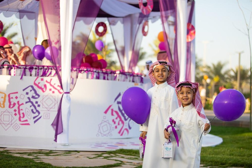 عروض السيرك والفرق الاستعراضية العالمية تجذب الجماهير في "موسم العيد"
