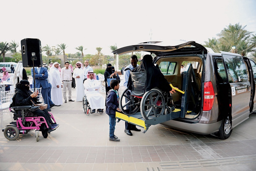 اشتراط توافر 2 % من سيارات الأجرة للمعوقين وكبار السن لمنح الترخيص