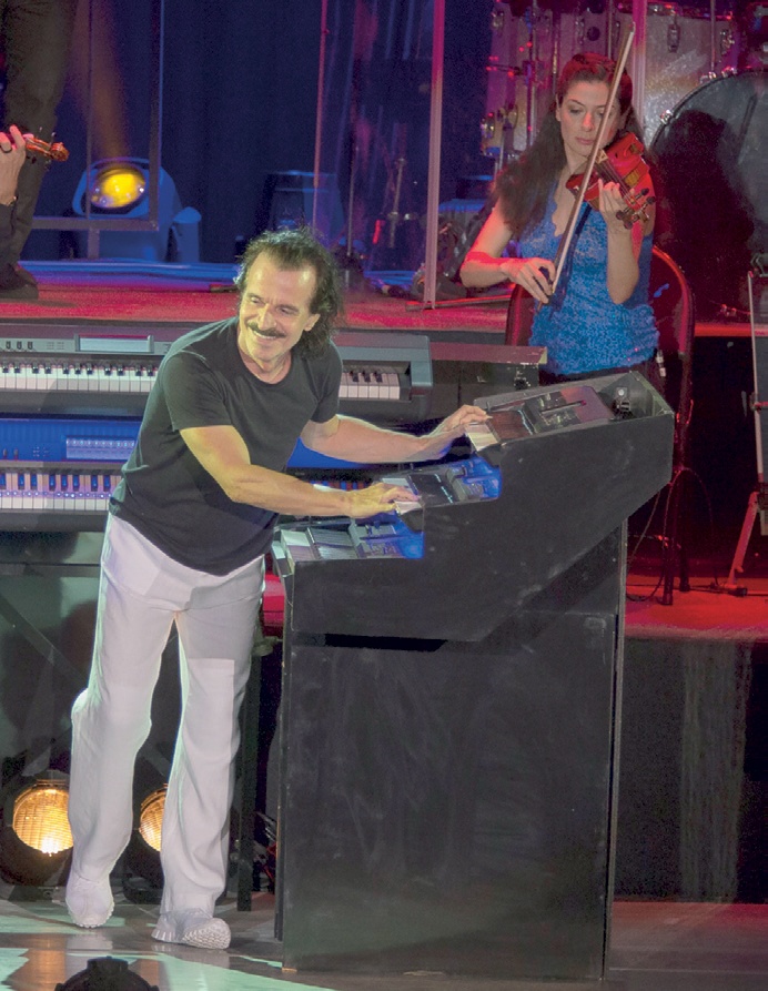 من خلف البيانو .. ياني ينشر الفرح وسط بيروت