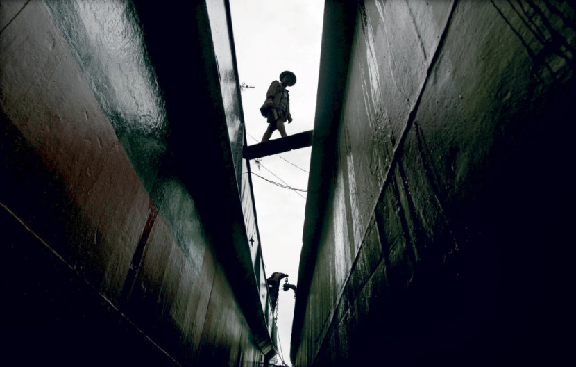 عبر سفينتين