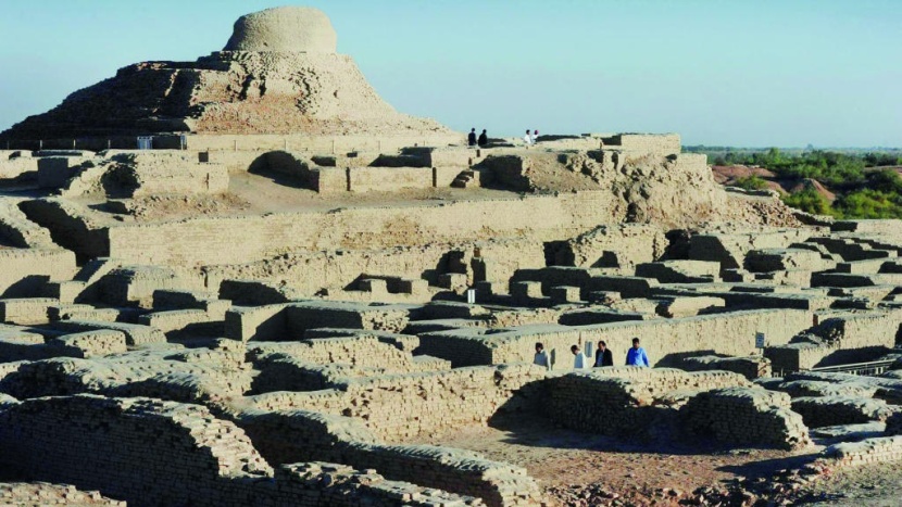 فرنسا تعيد كنوز وادي إندوس المسروقة إلى إسلام أباد