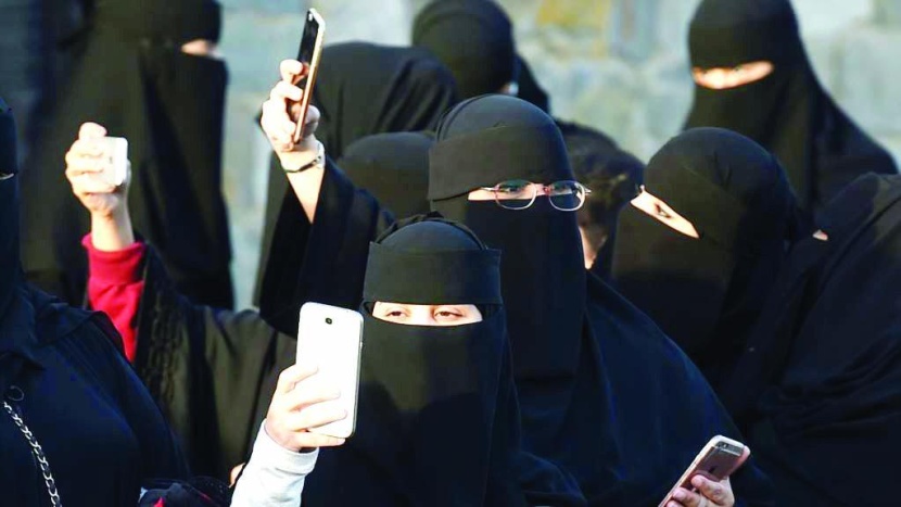 دراسة: «سناب شات»  و«تويتر» أكثر التطبيقات المستخدمة بين السعوديات