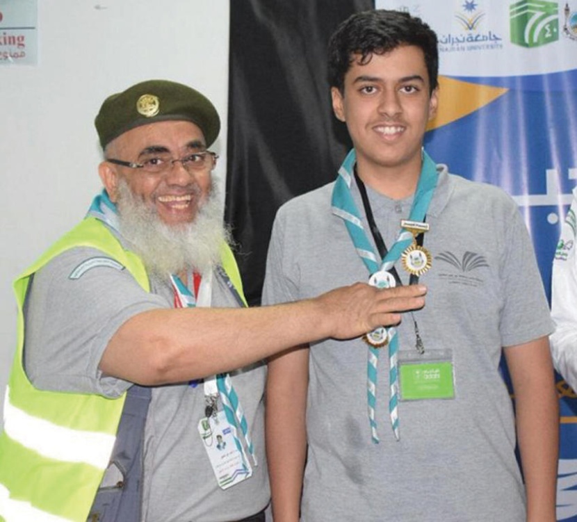 الرائد الكشفي ناصر الخليفي ..
40 عاما في رعاية الأطفال التائهين