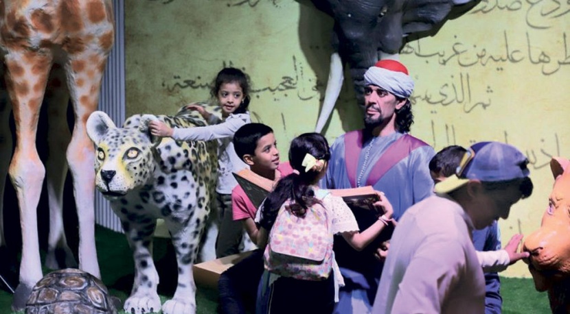 ضمن فعاليات موسم الطائف.. جناح «الجاحظ» يجذب زوار سوق عكاظ بالمعرفة والترفيه